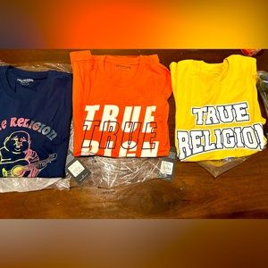 Lot of True Religion men’s XL t-shirts.